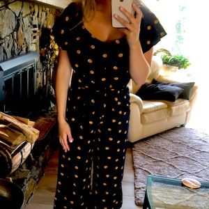 Summer jumpsuit perfect for the office.